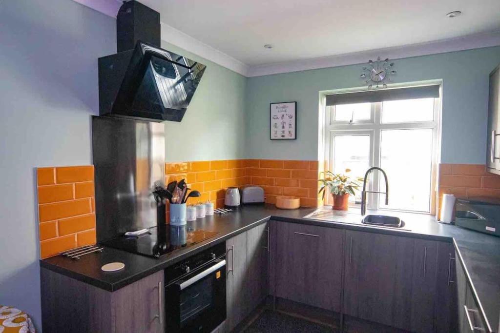 1 Bedroom Self Contained Apartment In Christchurch Winkton Exterior photo